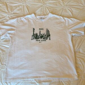 NWOT Nike brand White New York City Skyline Men's SIZE LARGE. THICK 100% cotton